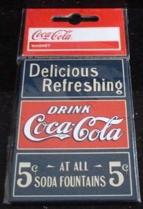 9373-11 € 2,50 coca cola ijzeren magneet 9x6,5 cm